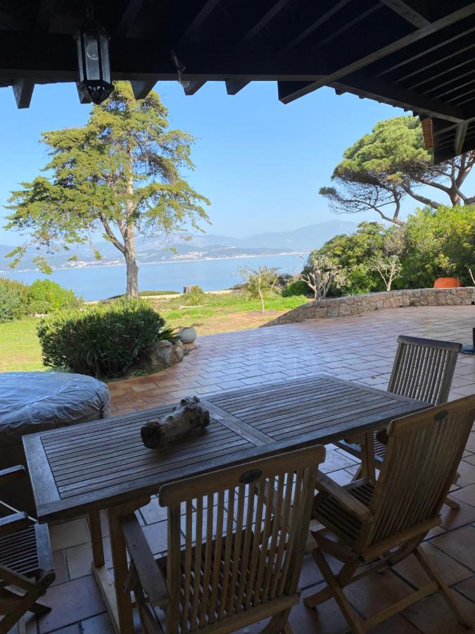 villa pieds dans l'eau porticcio