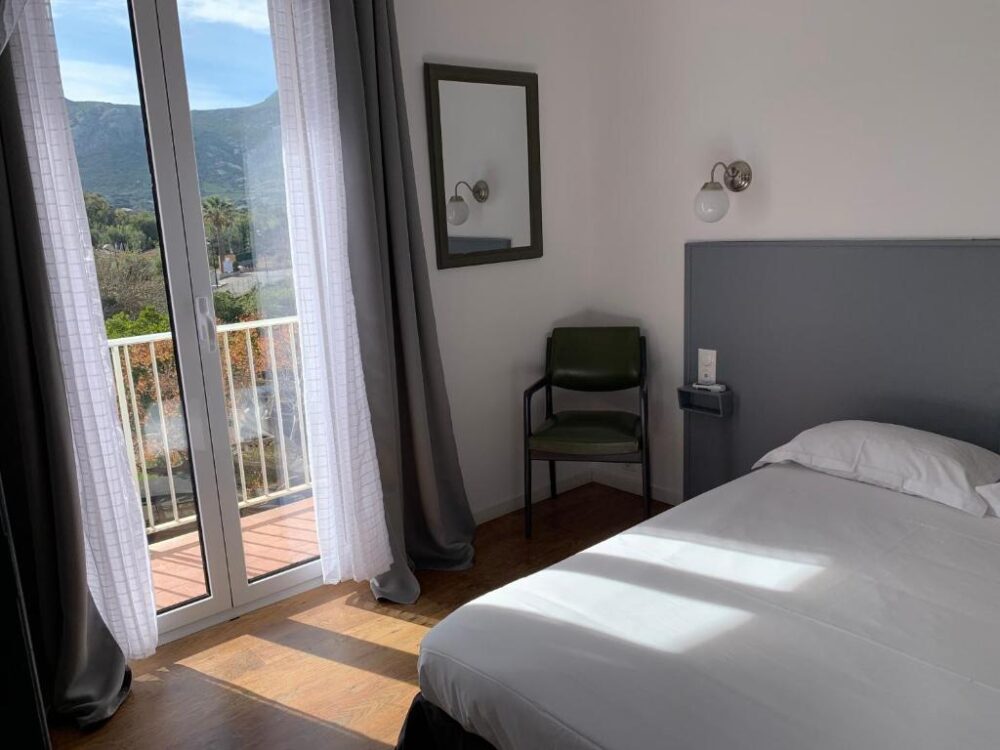 hotel les arbousiers calvi