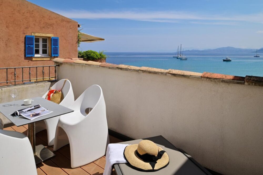 hotel l&#039;escale coté sud l&#039;ile rousse