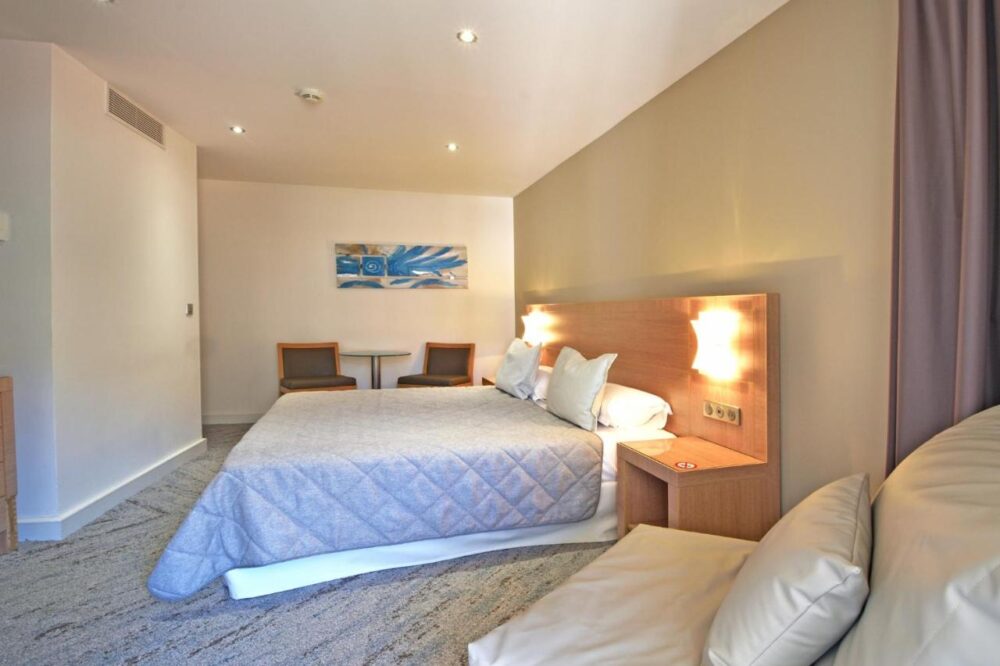 hotel le rocher calvi