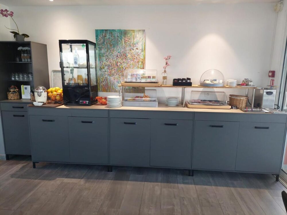 Buffet de petit-déjeuner dans un hôtel.